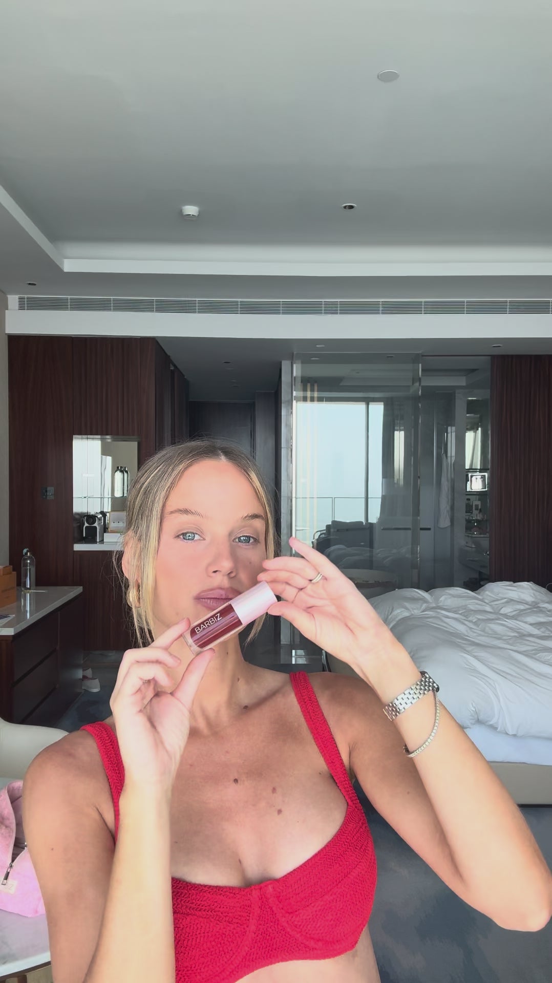 LIPSTICKZ Red Lip Oil -  שמן שפתיים אדום בורדו